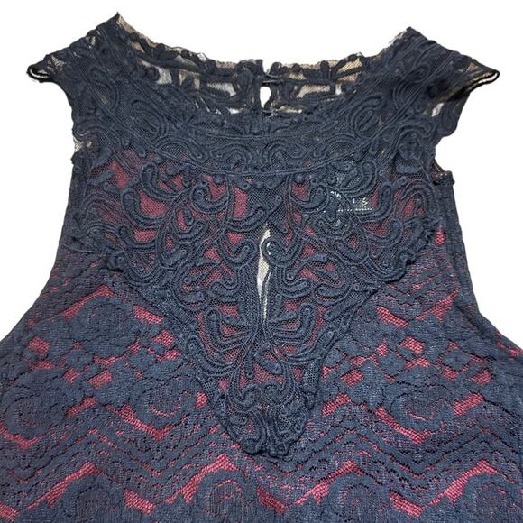 Daytrip Black Red Lace Sleeveless Tank Top Women’s Size Small Keyhole Back - Picture 2 of 6